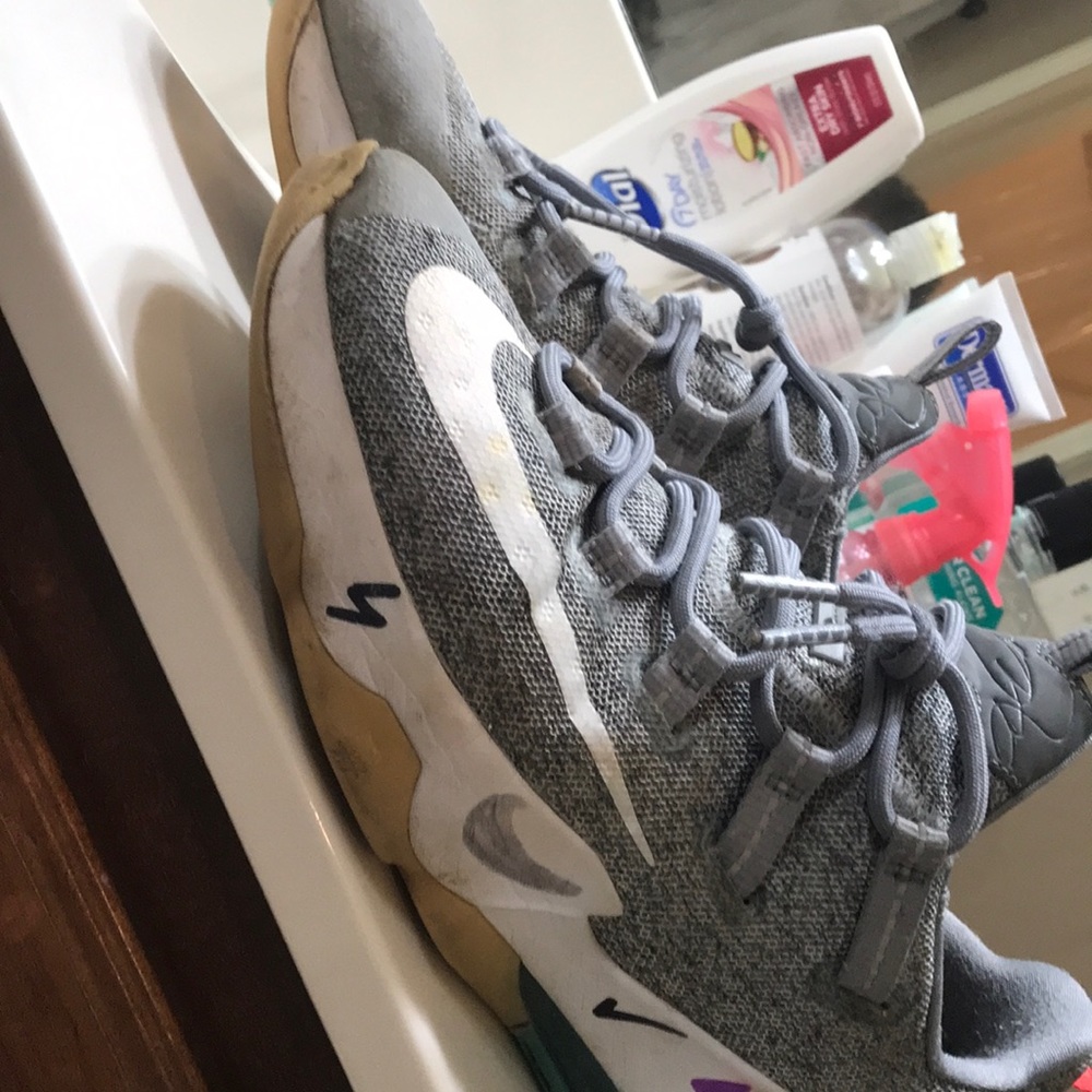 Lebron 13 - Picture 3 of 4